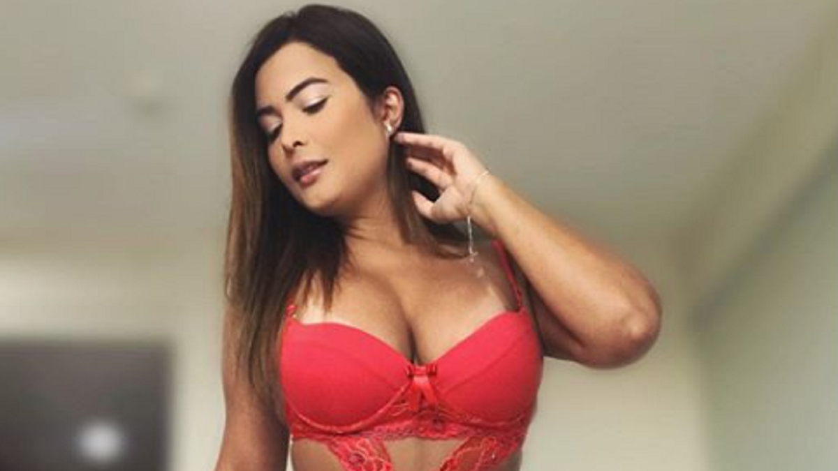 Geisy Arruda coloca bumbum pra jogo e fã provoca: “Posso morder?”