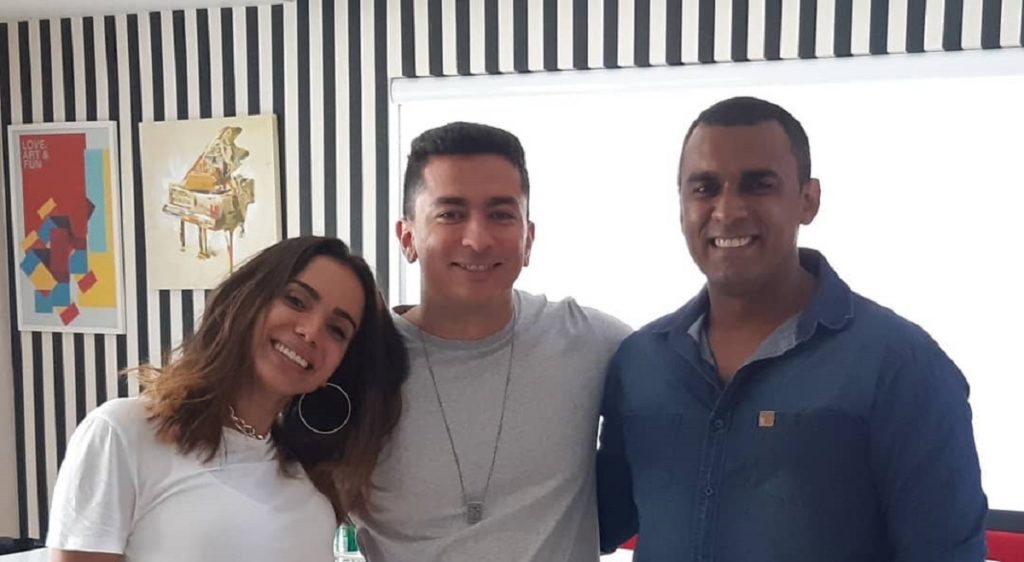 Anitta e irmãos