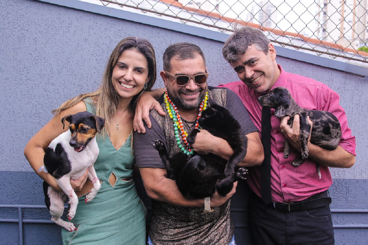 Evandro Santo, Rita Cadilac e outros famosos levam seus pets em inauguração de hotel para cachorros