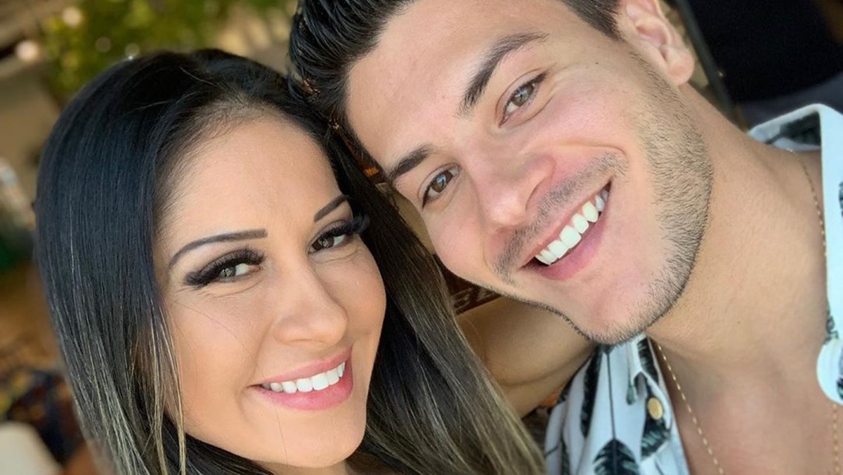 Juntos? Mayra Cardi e Arthur Aguiar são clicados em clima amistoso em shopping