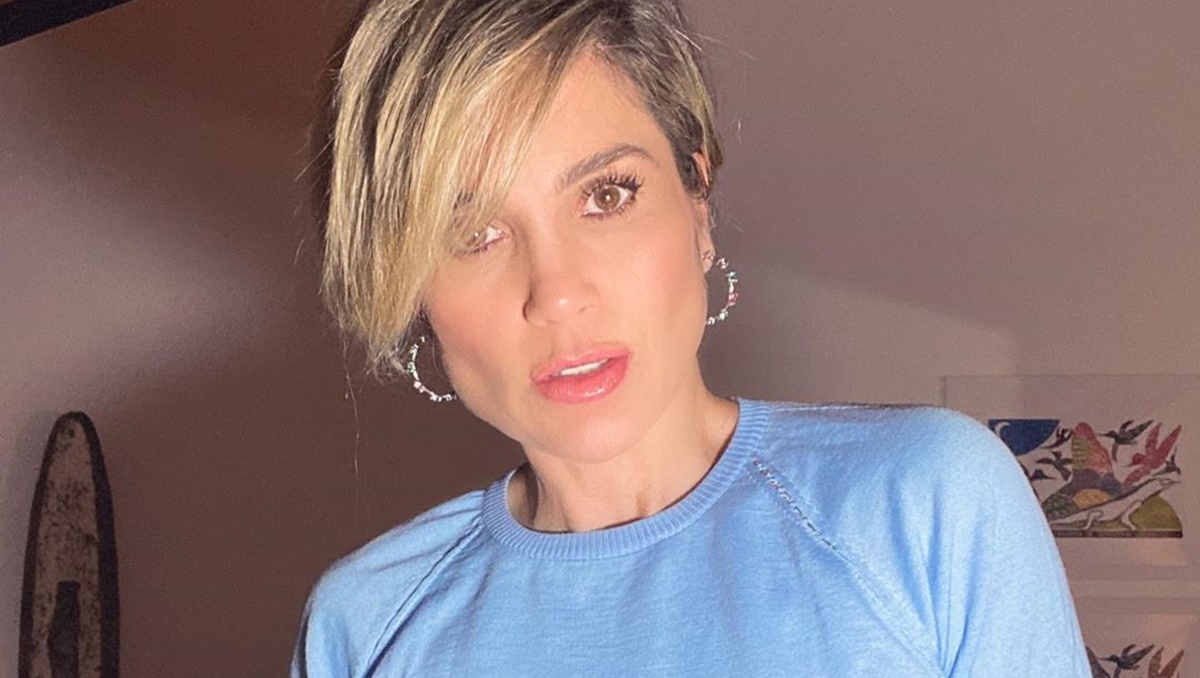 Sem sutiã, Flávia Alessandra surge deslumbrante de camisola: “Rainha”