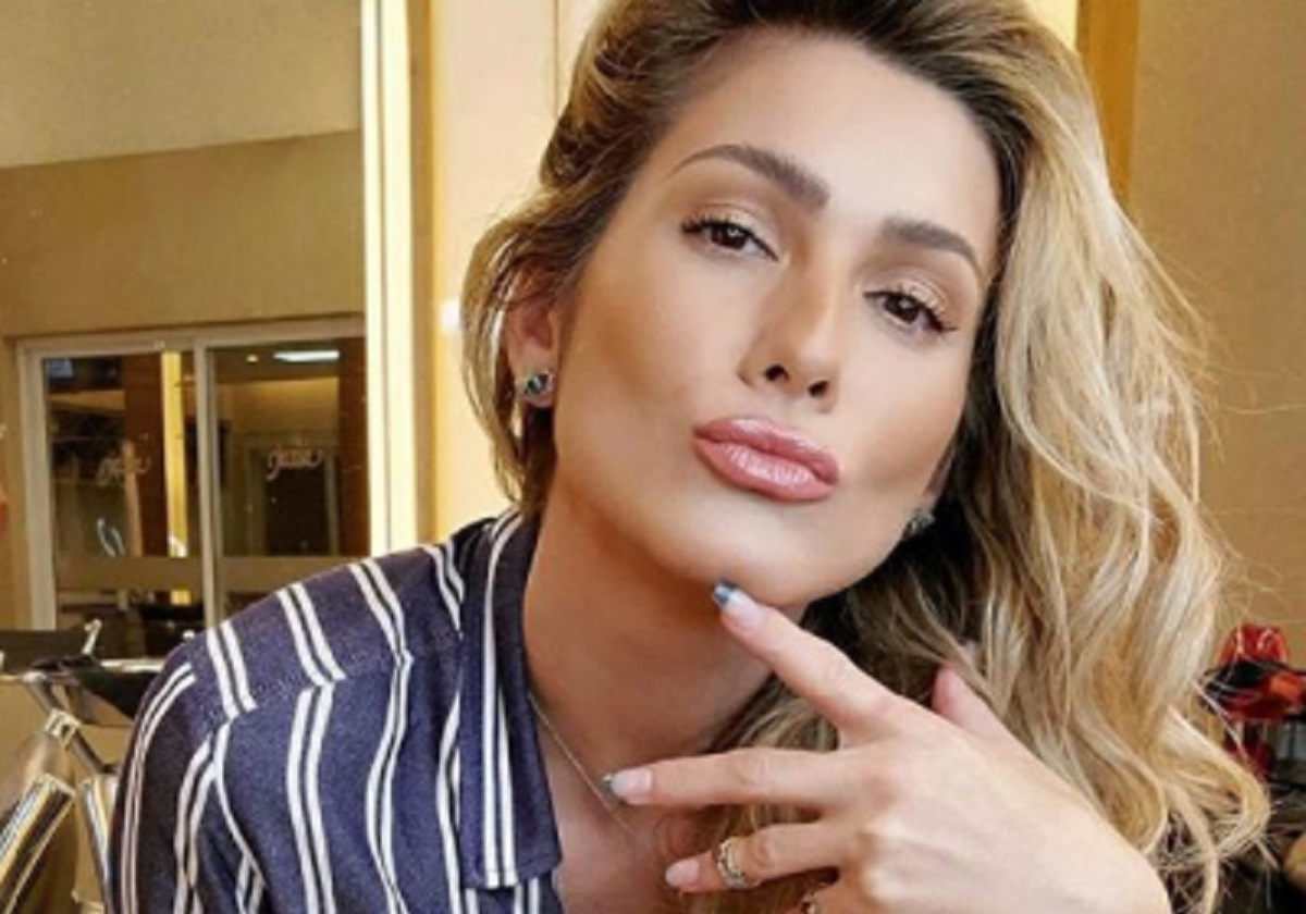 Lívia Andrade deixa pernões de fora com look estiloso: “Toda linda”