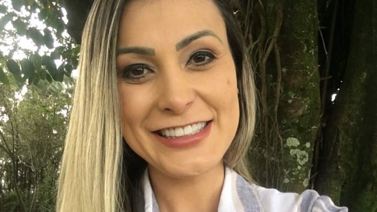 Andressa Urach surge com marquinha de sol nos seios: “Estou me sentindo linda”