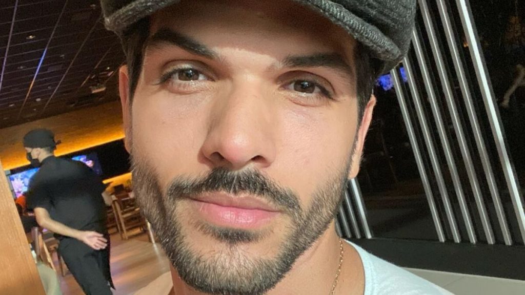 Ex-BBB Lucas mostra braços musculosos e ganha elogios