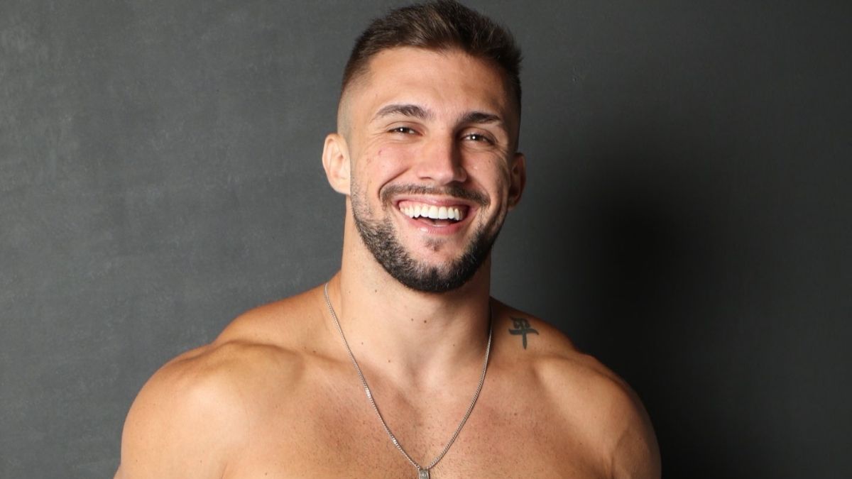 Arthur Picoli fica pelado no BBB21 após ter supostos nudes vazados na web