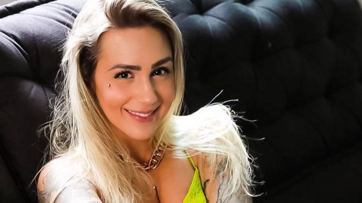 Musa do Palmeiras mostra beleza e impressiona com foto de biquíni