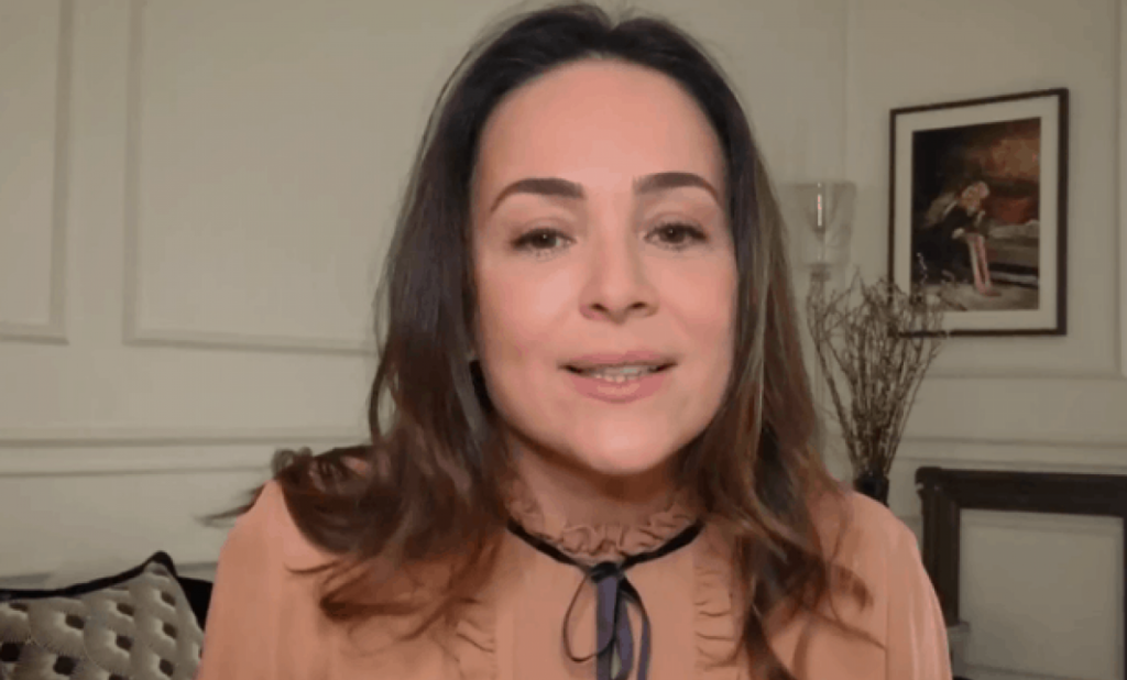 Gabriela Duarte é entrevistada por Bial, em seu programa