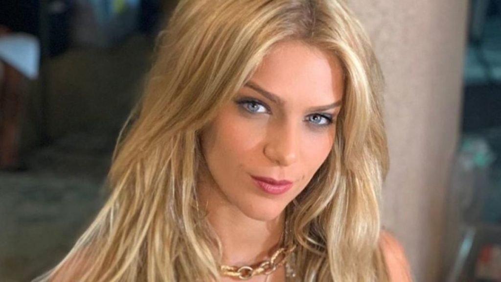 Isabella Santoni comenta cenas de sexo a três na série ‘Dom’