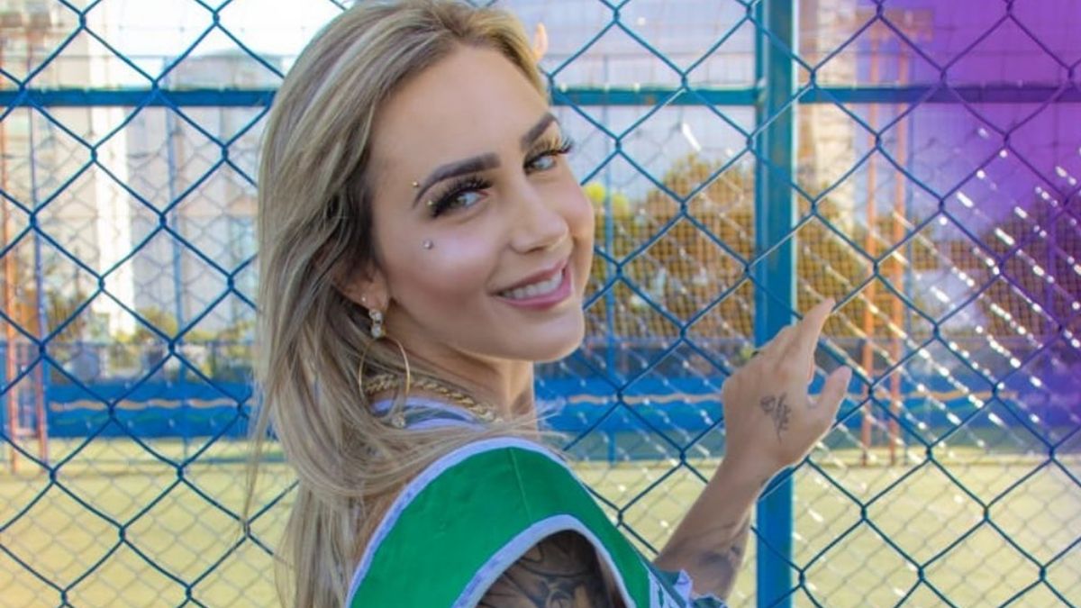 Maia Müller, musa do Palmeiras, surge completamente nua em ensaio sexy