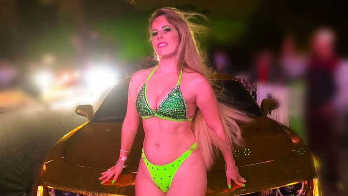 Gata do Palmeiras abusa da transparência e mostra o bumbum em foto sexy