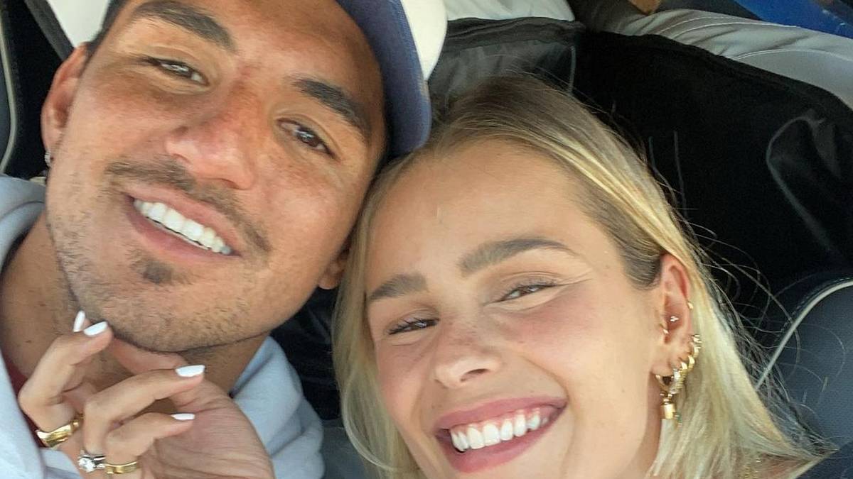 Casada com Gabriel Medina, Yasmin Brunet anuncia adoção e comemora