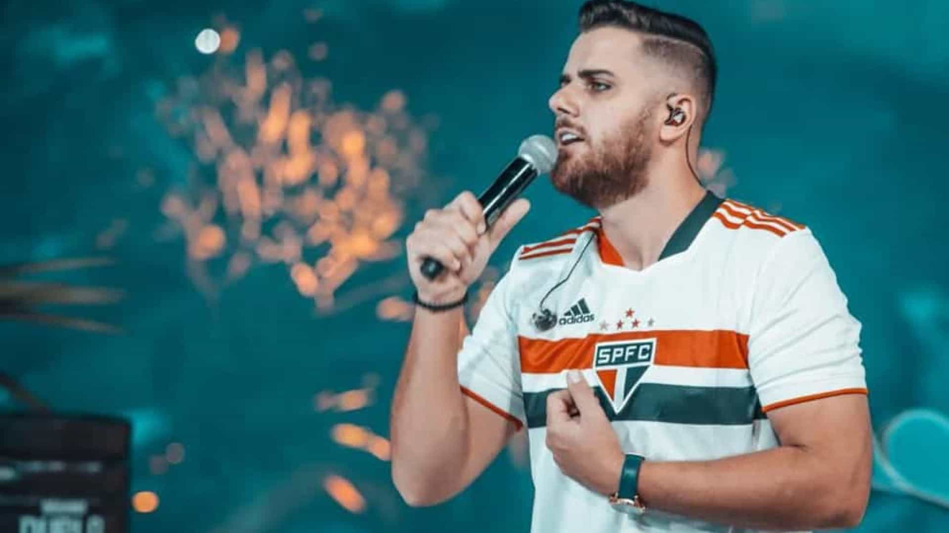 Zé Neto é detonado nas redes sociais após ‘imitar’ gay com camisa do São Paulo: “Deboche”