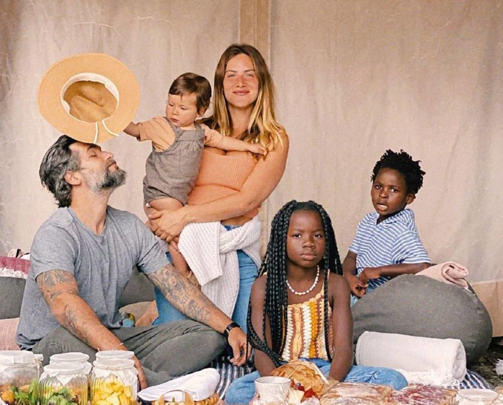 Giovanna Ewbank, o marido Bruno Gagliasso e os filhos: Titi, Bless e Zyan