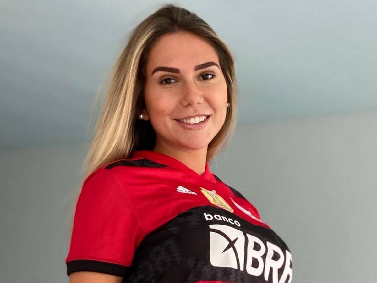 Filha de Renato Gaúcho, do Flamengo, usa biquíni vermelho cavado e cantor elogia