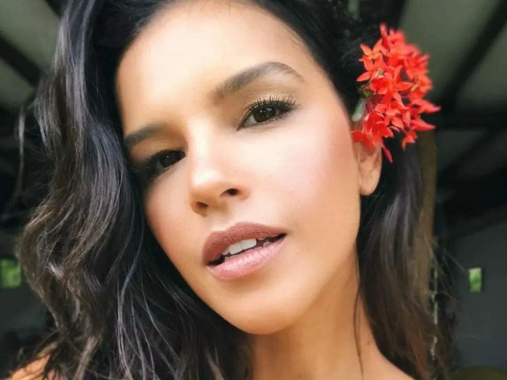 Mariana Rios surge deslumbrante em look de festa e corpo escultural arranca elogios