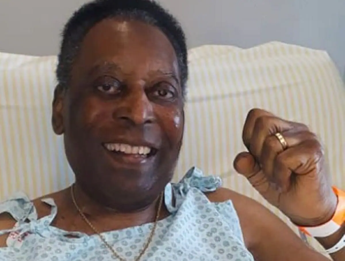 No hospital, Pelé celebra última quimio do ano: “toda pequena vitória é motivo para comemorar”