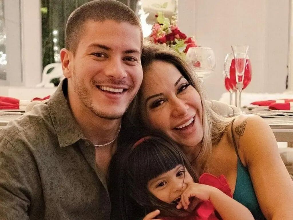 Arthur Aguiar, Sophia e Maíra Cardi