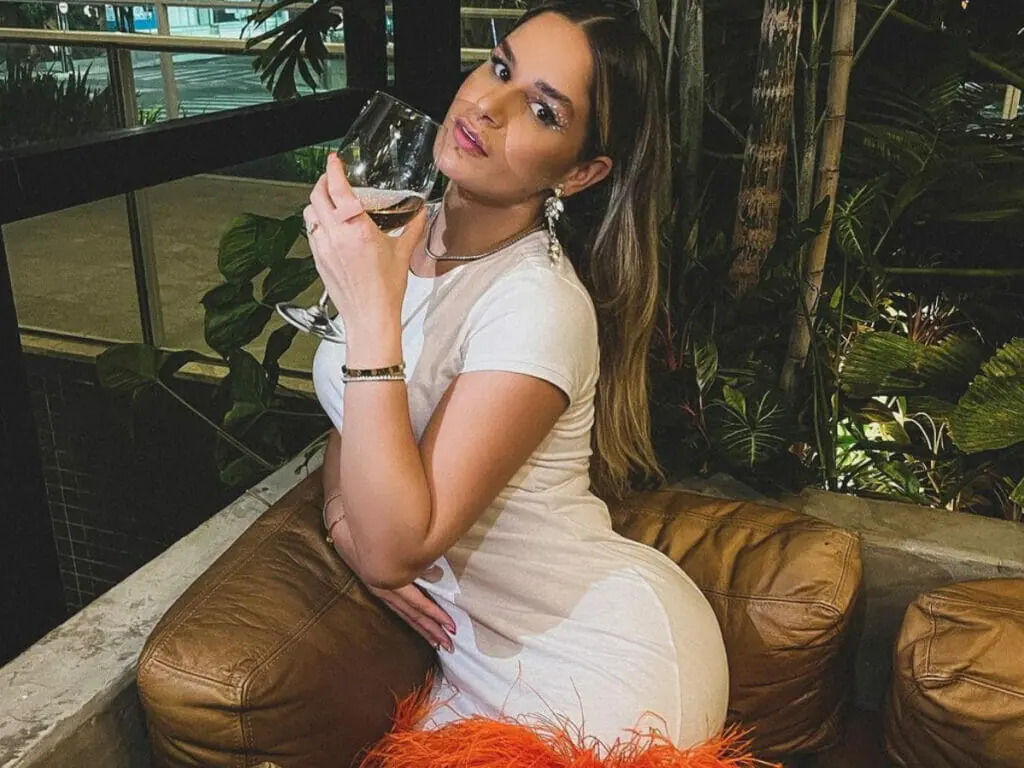 Pâmella Holanda, ex de DJ Ivis, revela nova paixão na web