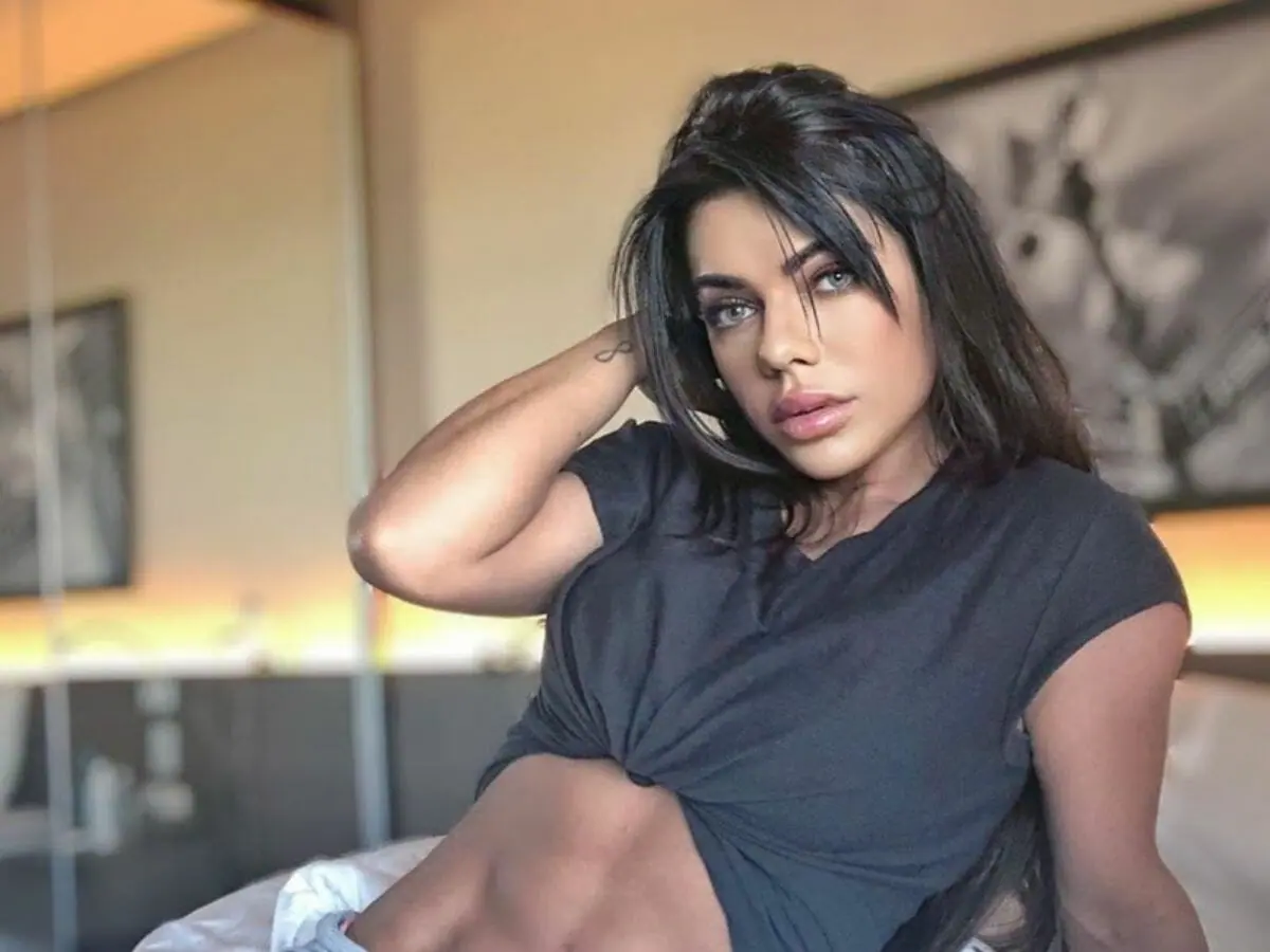 Suzy Cortez, musa do OnlyFans, impressiona ao mostrar seu antes e depois