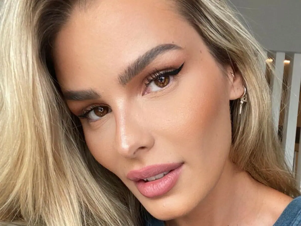 Yasmin Brunet aposta em look picante com transparência e causa euforia