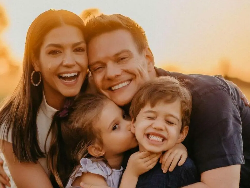 Thais Fersoza, Michel Teló e filhos