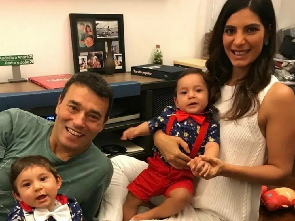 Andréia Sadi, André Rezk e os filhos