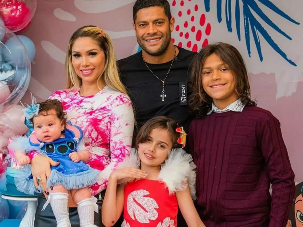 Hulk Paraíba, filhos e a mulher, Camila Ângelo