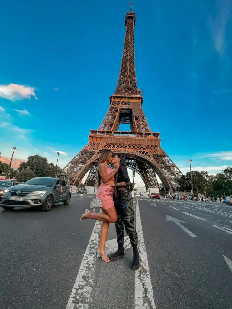 Mafe e Nanda fotografam em Paris