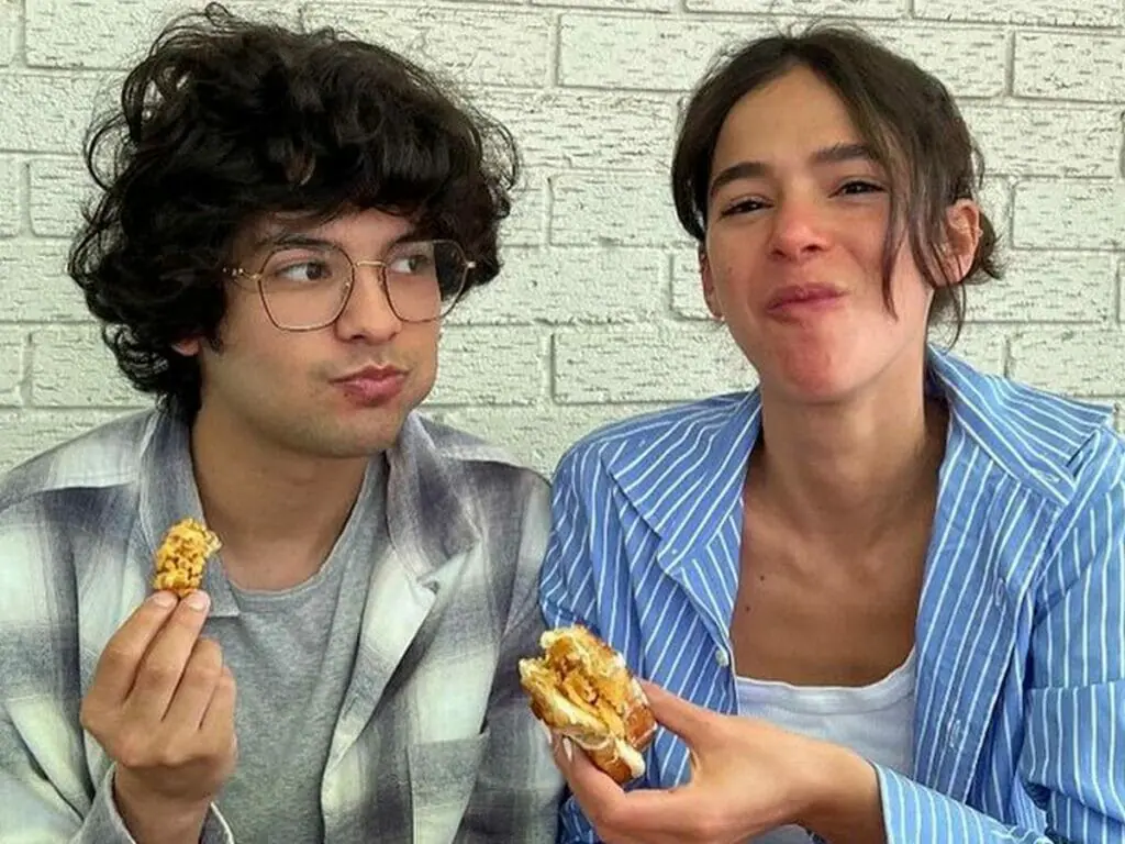 Bruna Marquezine e Xolo Maridueña