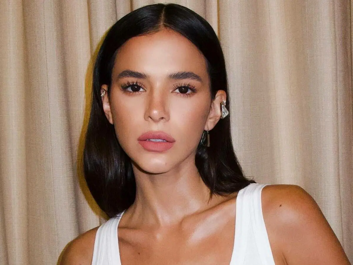 Bruna Marquezine revela dificuldade nos bastidores de filme com Xolo Maridueña