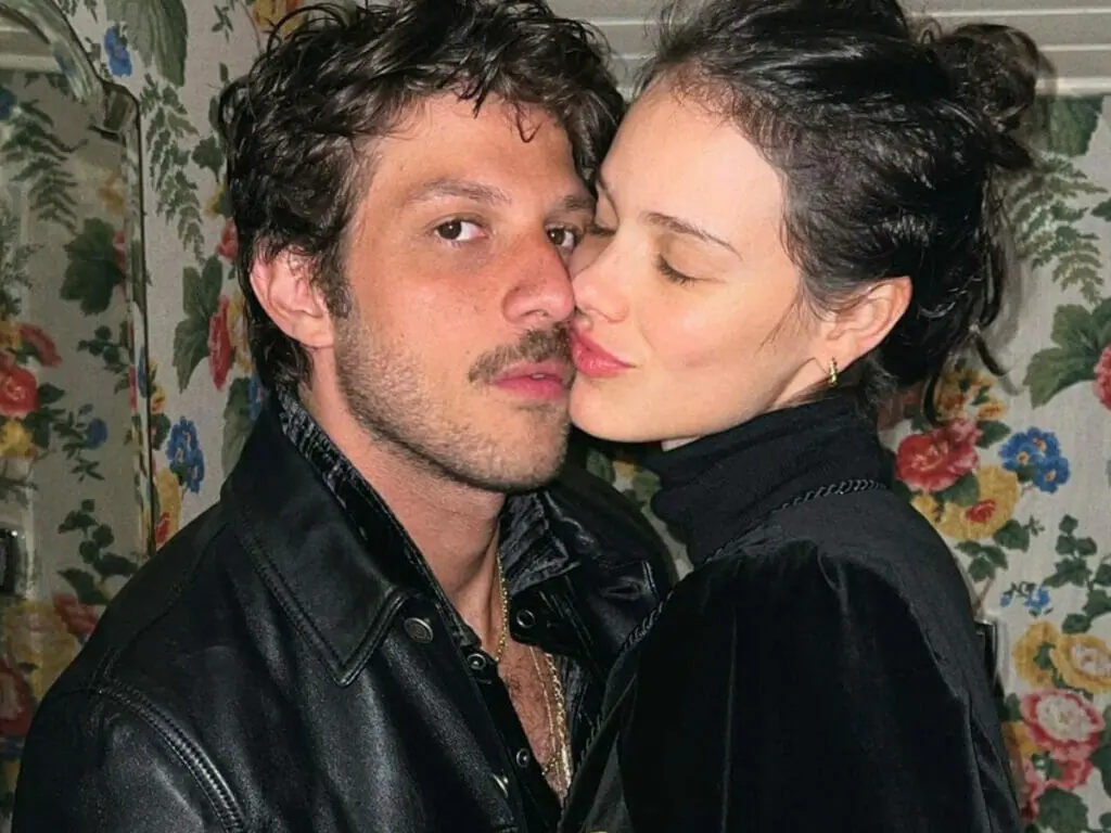 Chay Suede e Laura Neiva