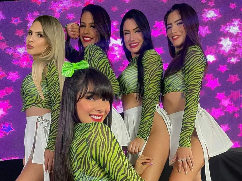 Juliana Caetano e as meninas da Mansão Bonde