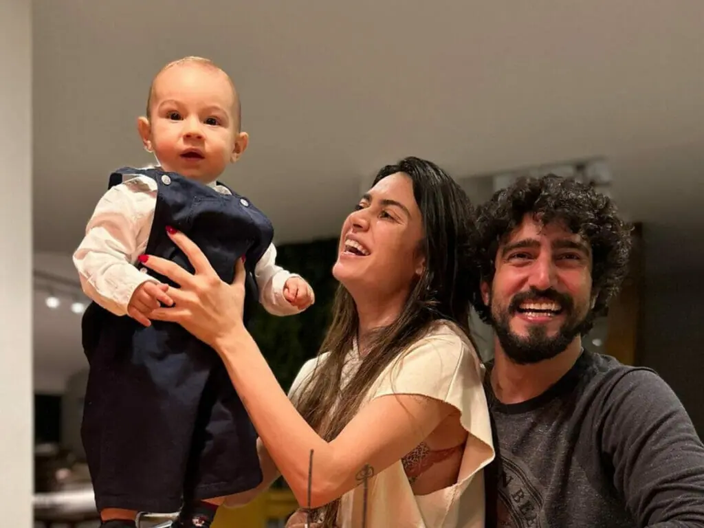 Thaila Ayala, Renato Góes e o filho, Francisco