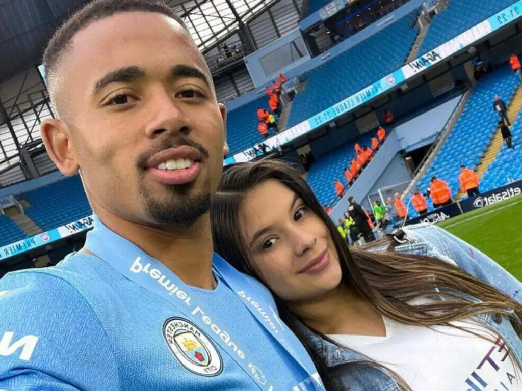 Gabriel Jesus com Raiane Lima