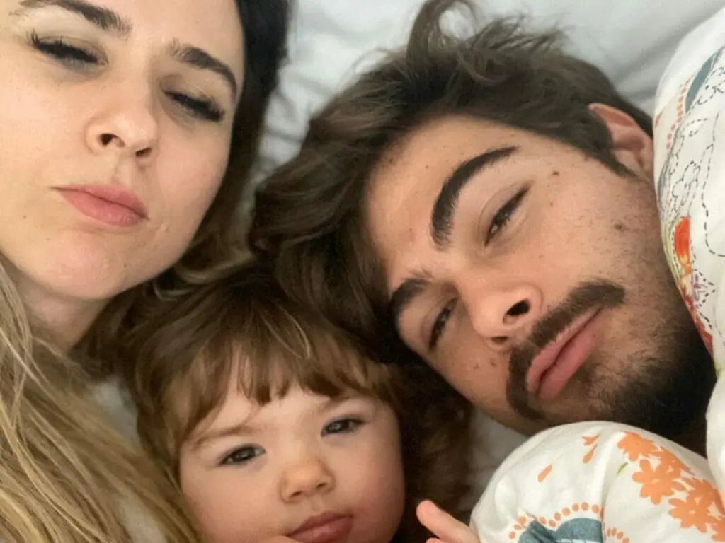 Tata Werneck e Rafa Vitti com Clara Maria