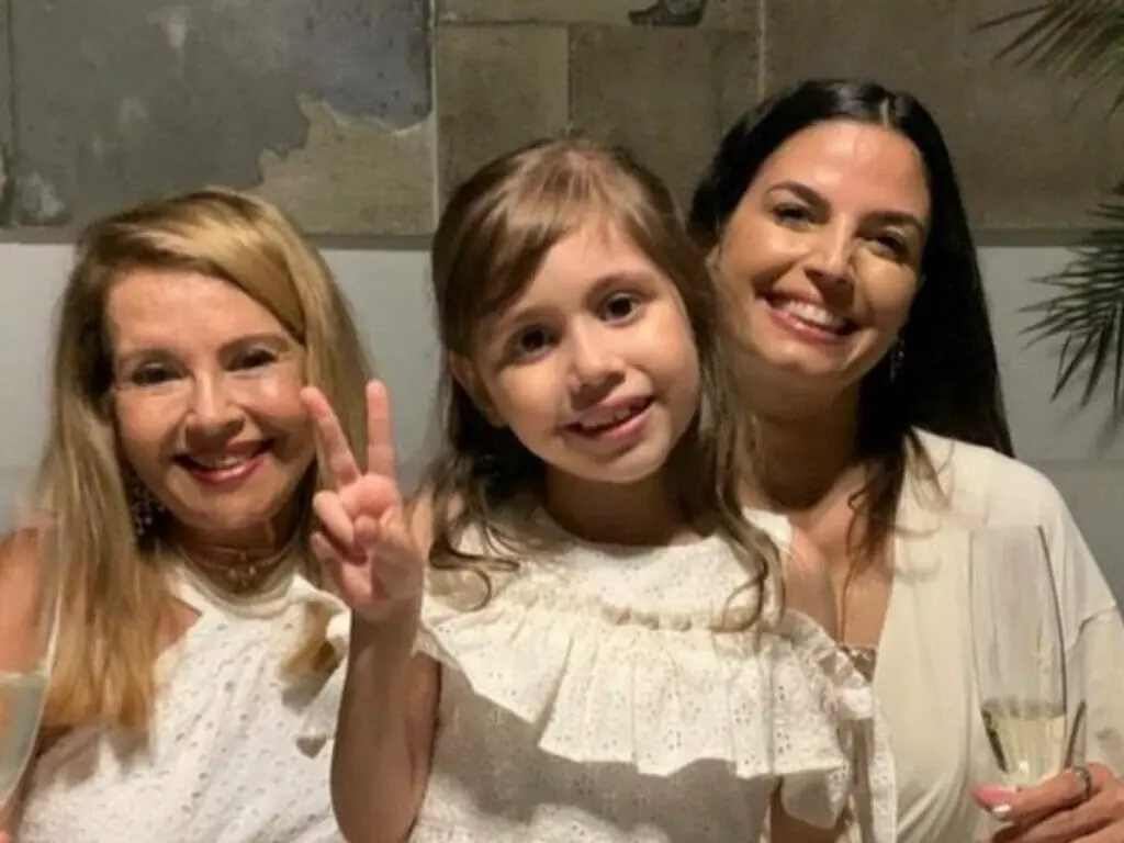 Emanuelle Araújo celebra aniversário da mãe e relembra morte da sobrinha de 8 anos