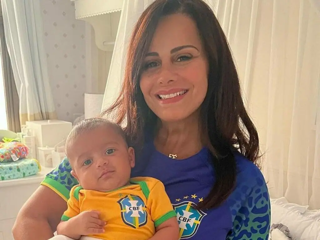 Viviane Araújo e o filho, Joaquim