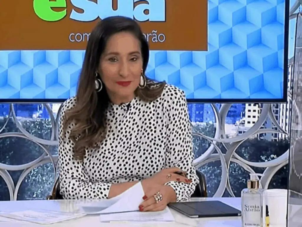 Sonia Abrão anuncia saída de comentarista