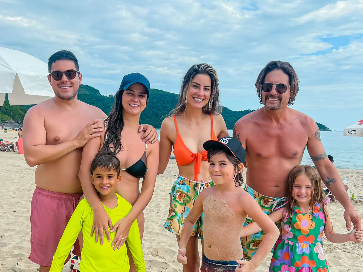 Maria Cecilia e Rodolfo com o filho, Pedro; Hudson com a esposa e os filhos, Davi e Helena