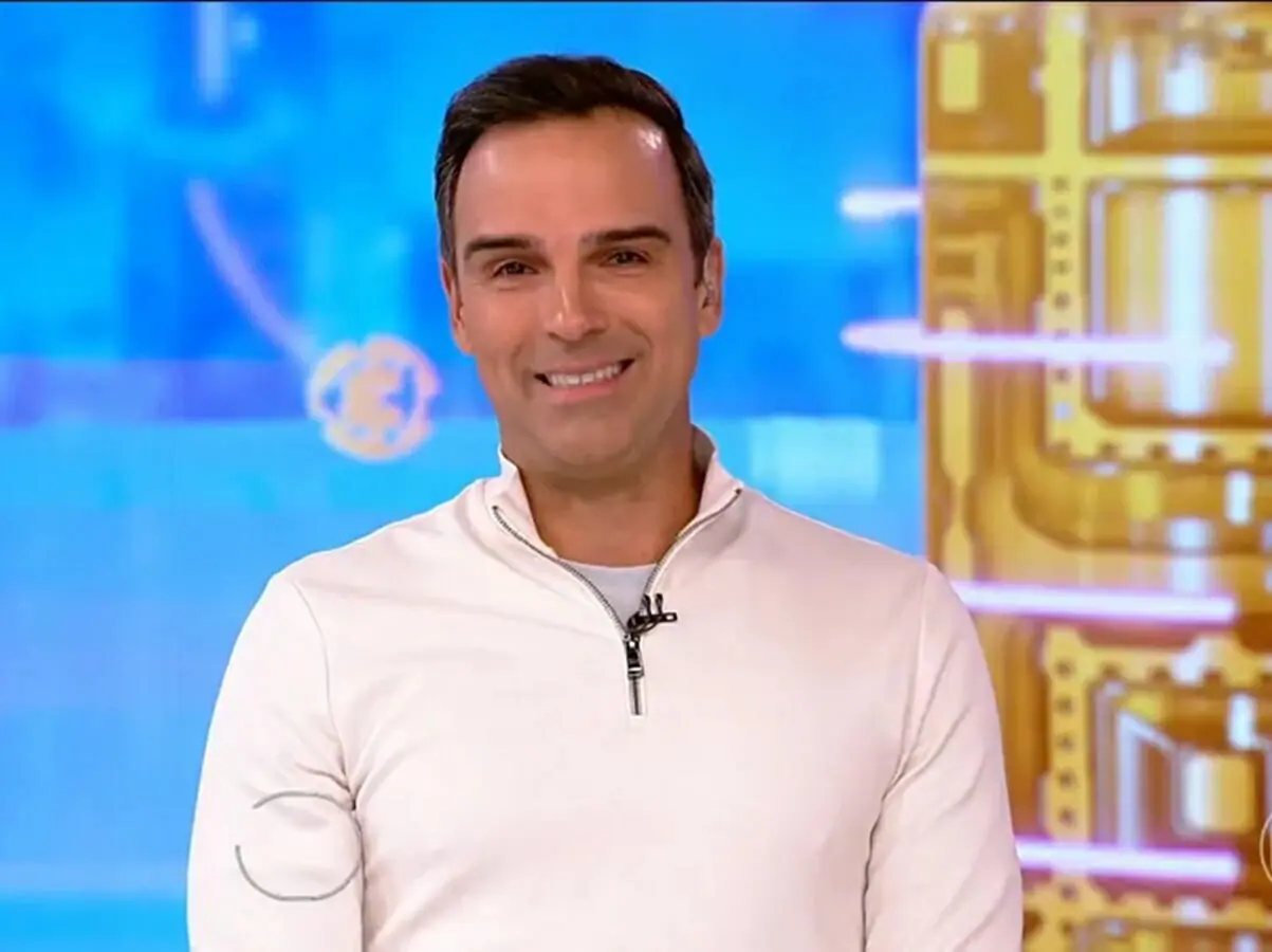 Tadeu Schmidt chora ao falar sobre Gloria Maria no BBB 23