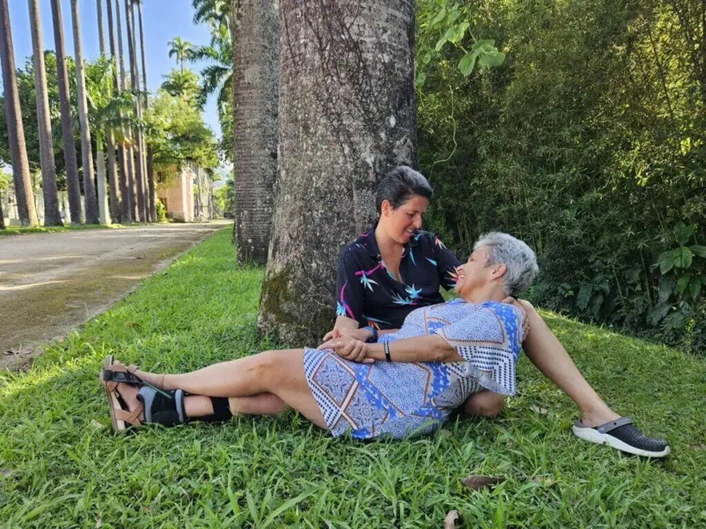 Adriane Bonato entrega desafios do casamento com Claudia Rodrigues: “lutando para vencer  esse obstáculo”