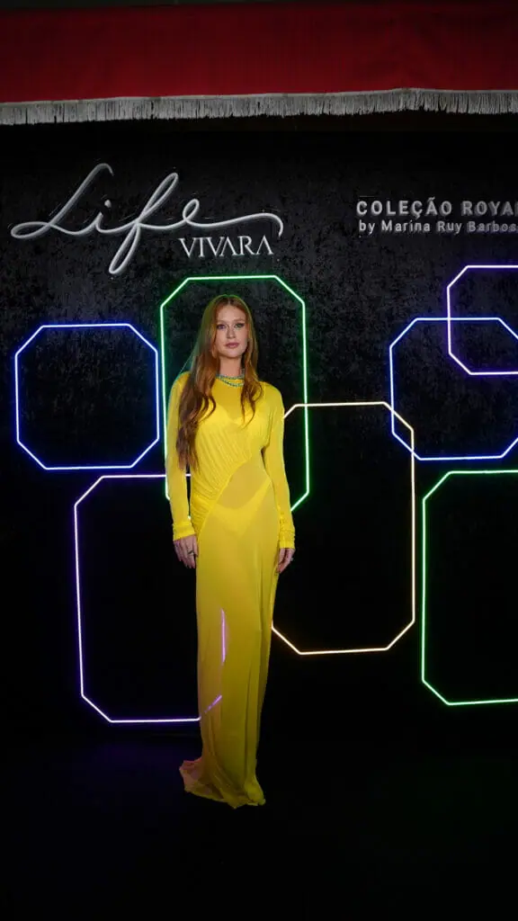 <strong>Marina Ruy Barbosa reúne amigos em evento intimista</strong>