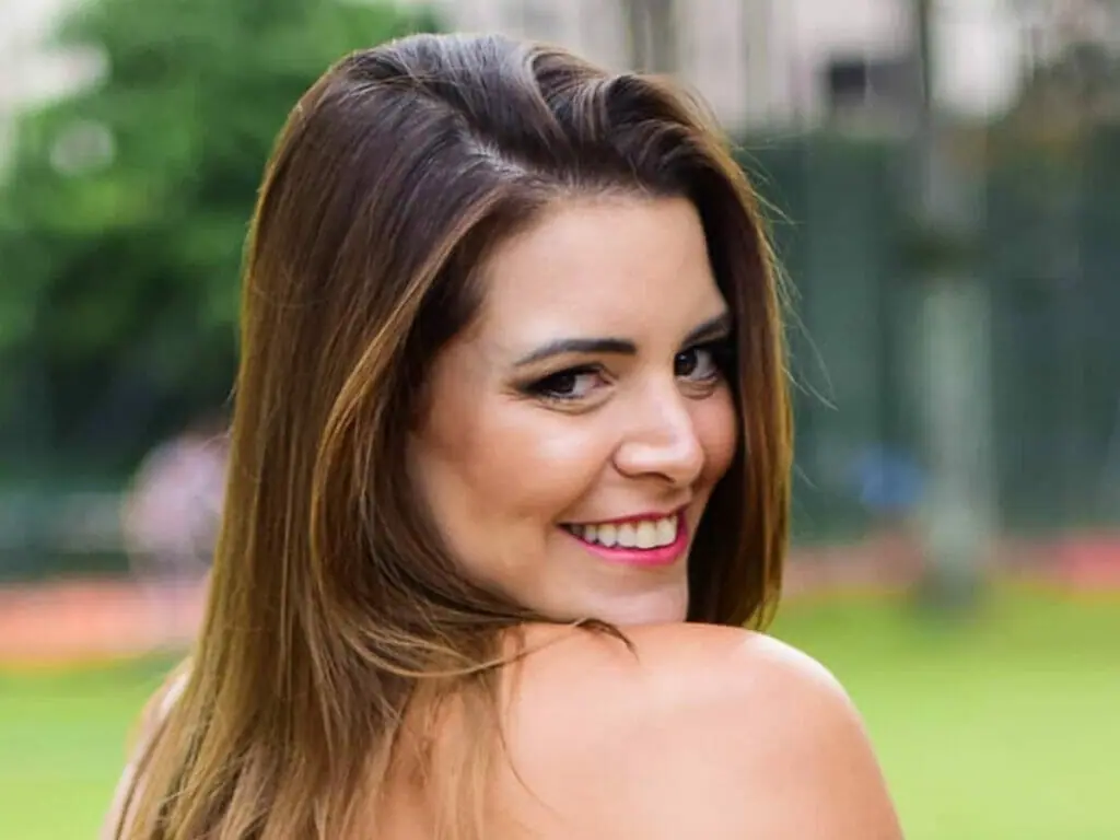 Atriz que interpretou Vivi em Chiquititas celebra sucesso no OnlyFans e avisa: “Sem censura”