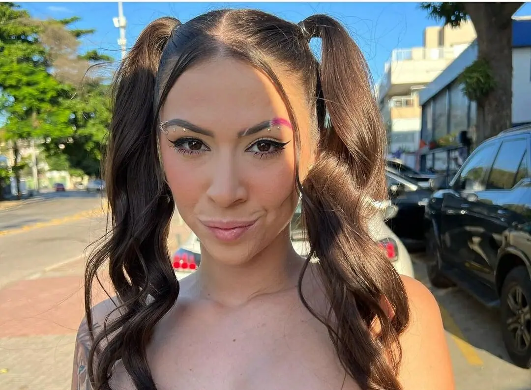 MC Pipokinha impõe condições para tirar fotos com fãs em shows e gera  polêmica | Observatório dos Famosos