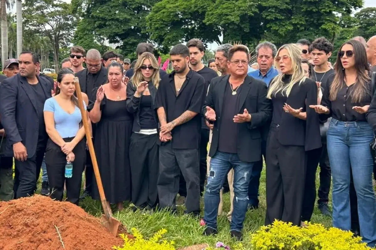 Mãe de Leonardo, Dona Carmem é sepultada no mesmo túmulo que o filho Leandro e o marido