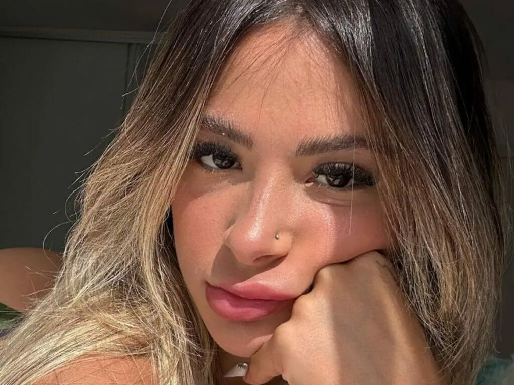 Nathalia Valente tem falsos nudes divulgados na web e denuncia: “Isso é crime”