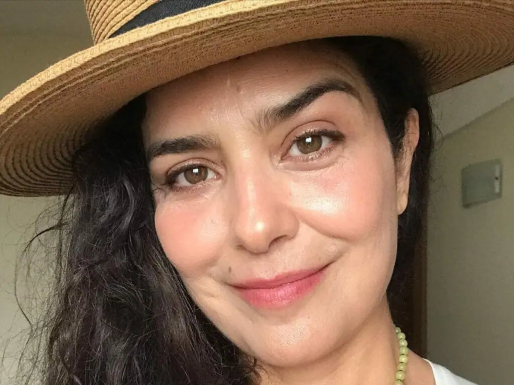 Letícia Sabatella posa sem maquiagem e destaca beleza natural: “Tão linda”