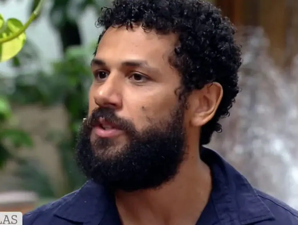 Ator comenta cobranças para beijo gay na novela Terra e Paixão