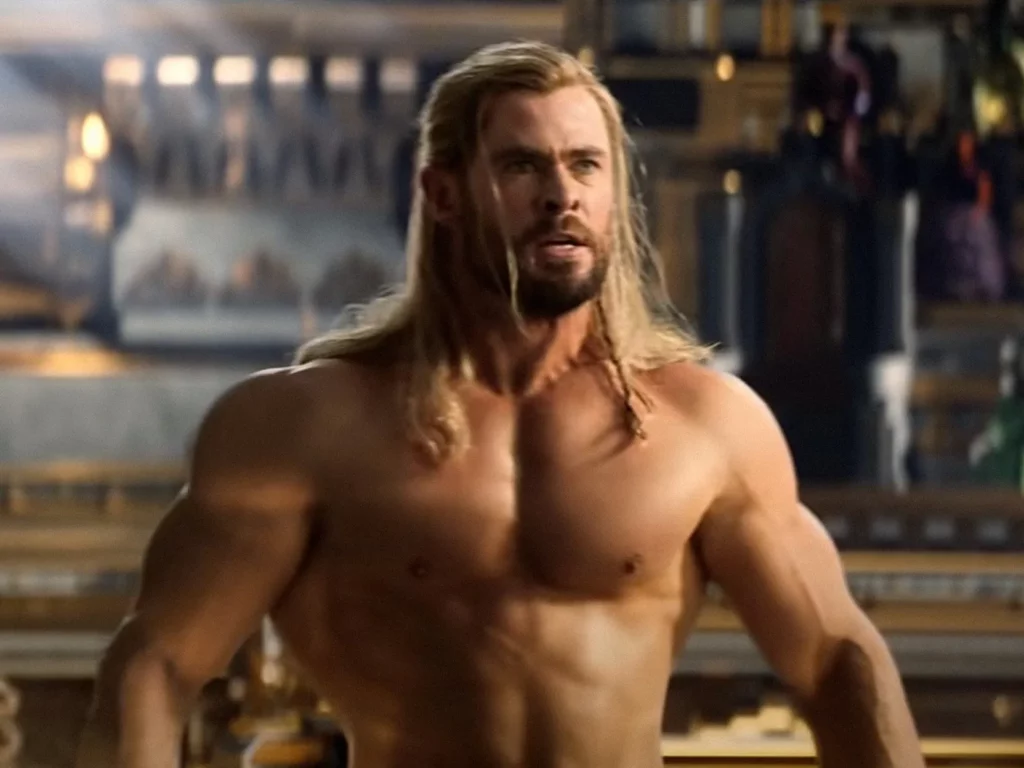 Chris Hemsworth numa cena de Thor