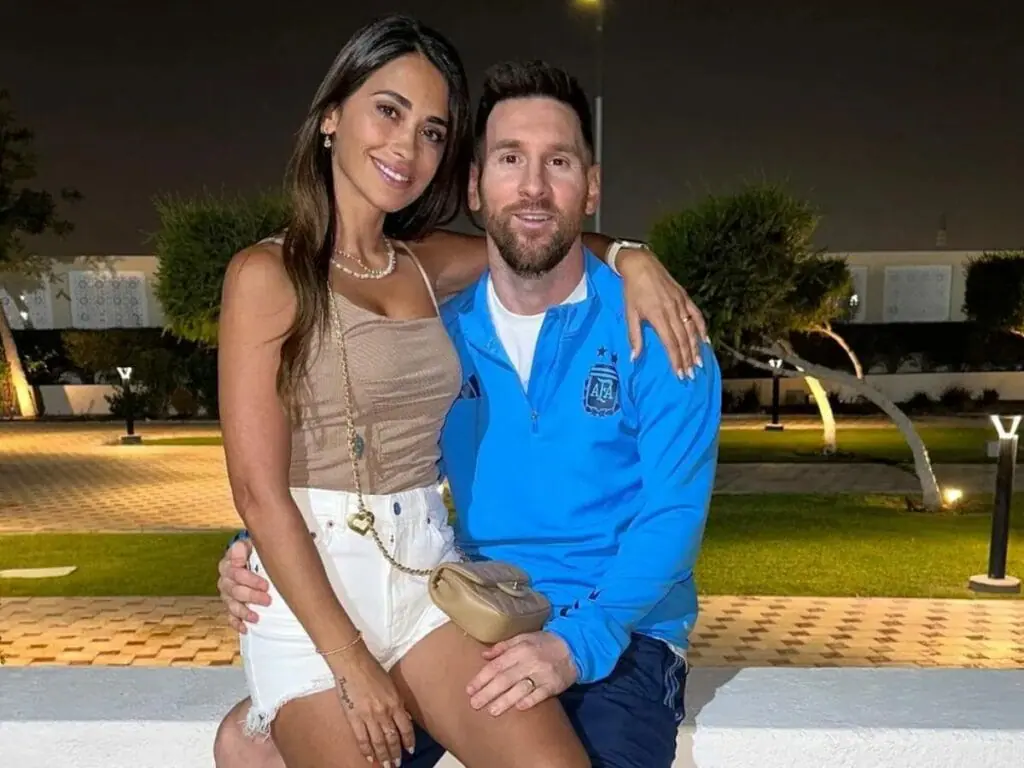 Messi comemora aniversário da esposa, e simplicidade da decoração chama a atenção